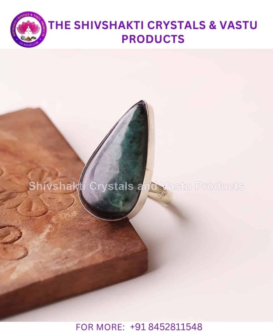 Emerald Cabochon Ring