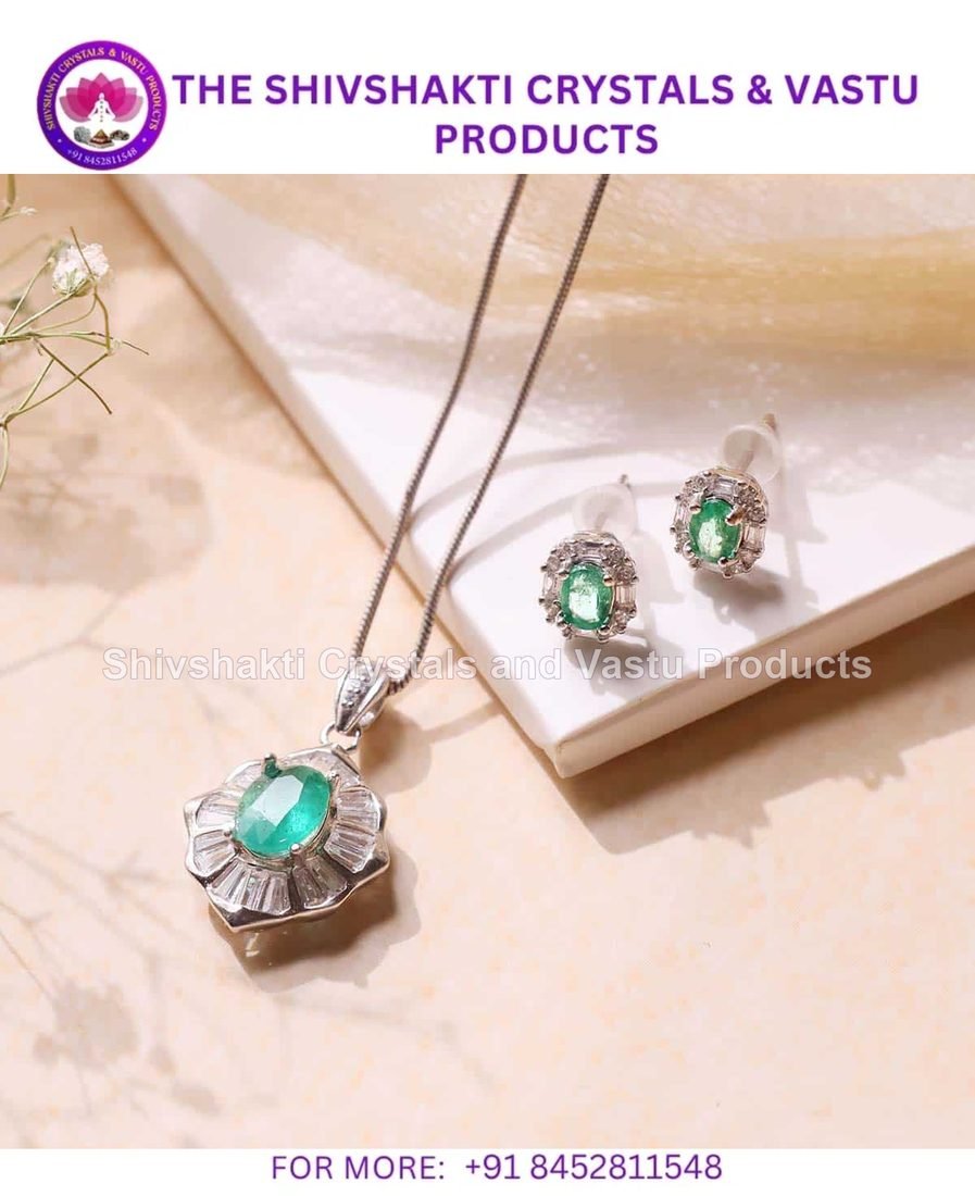 Emerald Silver Jewelry Set