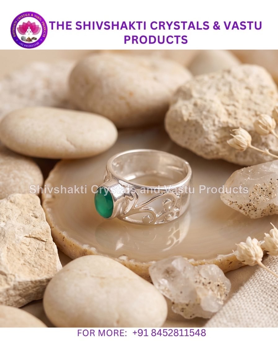 Green Onyx Small Oval Design Silver Ring