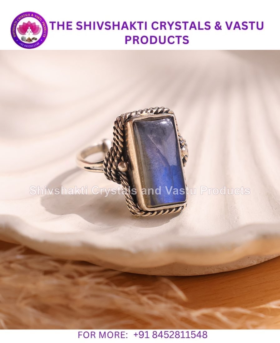 Labradorite Rectangle Shape desing Silver Ring